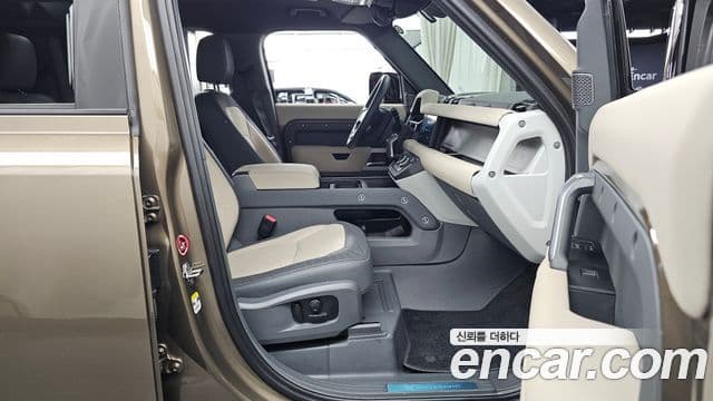 Land Rover Defender 2023 — Фото 11/20