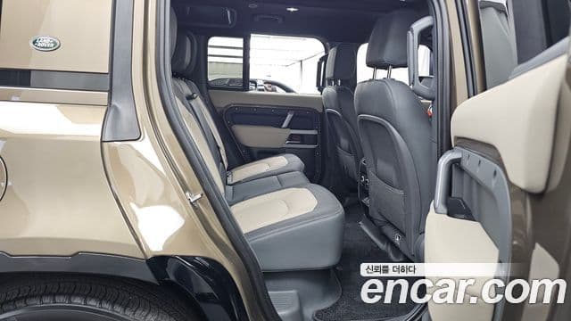 Land Rover Defender 2023 — Фото 12/20