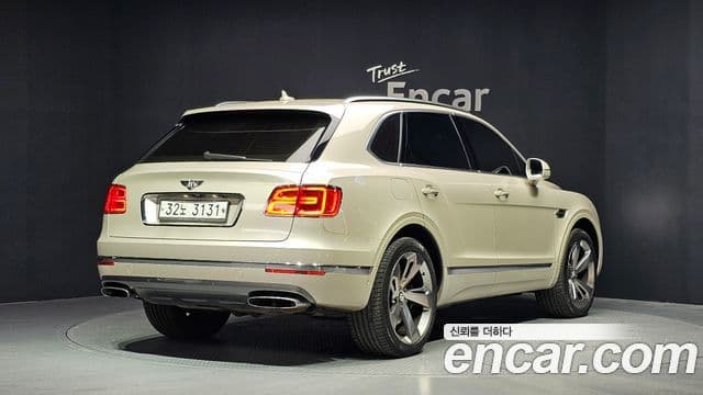 Bentley Bentayga 2018 — Şəkil 2/20