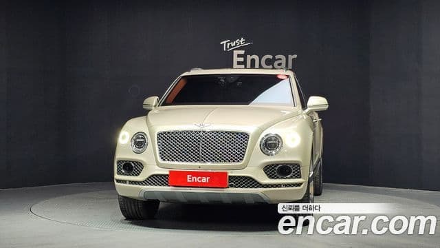 Bentley Bentayga 2018 — Şəkil 3/20