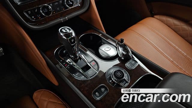 Bentley Bentayga 2018 — Şəkil 9/20