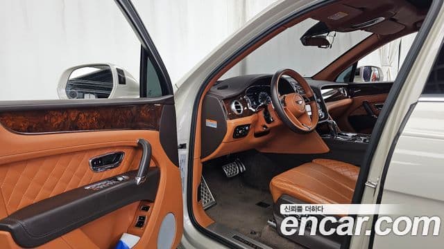 Bentley Bentayga 2018 — Şəkil 10/20
