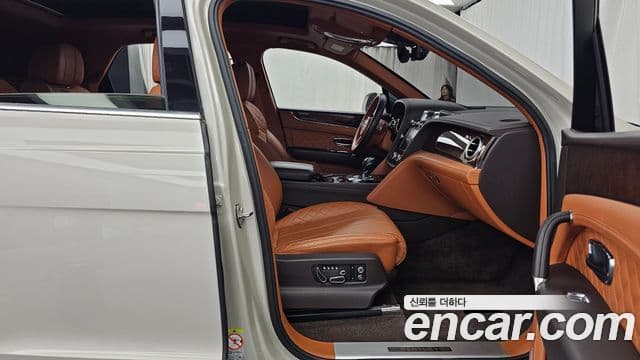 Bentley Bentayga 2018 — Şəkil 11/20