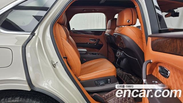 Bentley Bentayga 2018 — Şəkil 12/20