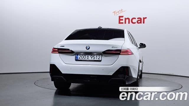 BMW 5 Series 2024 — ფოტო 4/20