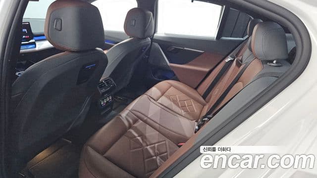 BMW 5 Series 2024 — ფოტო 20/20