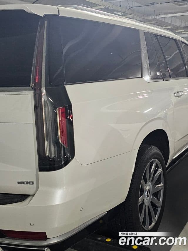 Cadillac Escalade 2022 — Фото 1/10