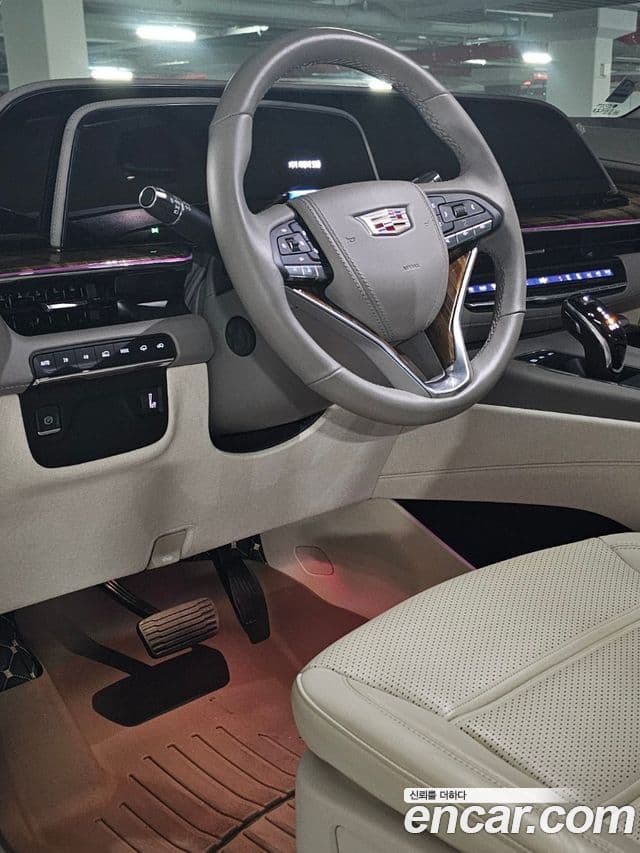 Cadillac Escalade 2022 — Фото 10/10