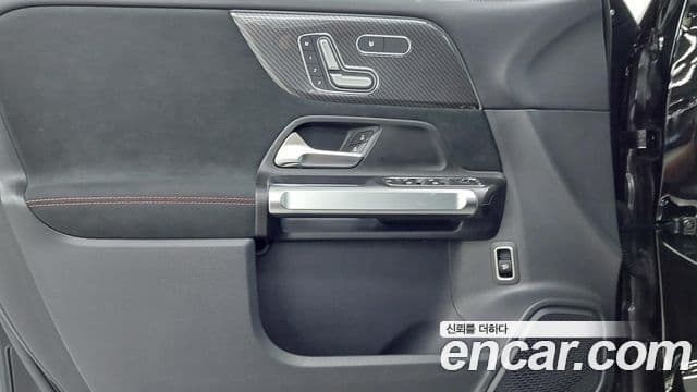 Mercedes-Benz GLB-Class 2025 — ფოტო 15/17