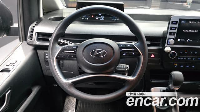 Hyundai Staria 2022 — ფოტო 14/20