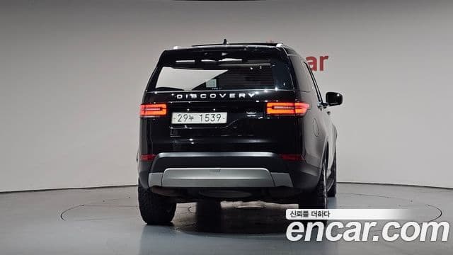 Land Rover Discovery 5 2018 — Фото 4/20