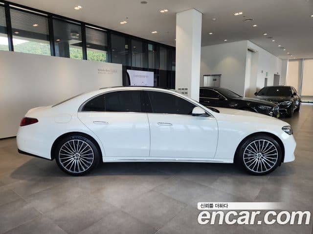 Mercedes-Benz E-Class 2025 — ფოტო 7/20