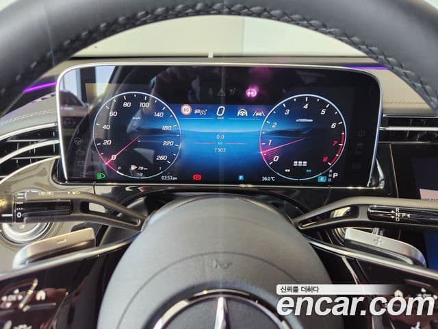Mercedes-Benz E-Class 2025 — ფოტო 16/20