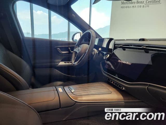 Mercedes-Benz E-Class 2025 — ფოტო 18/20