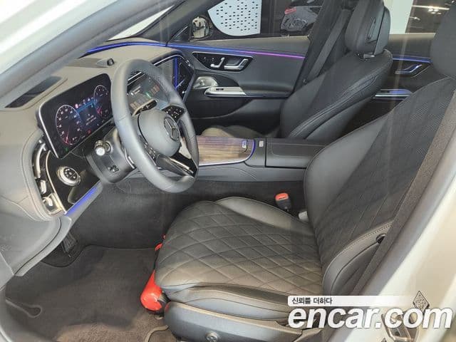 Mercedes-Benz E-Class 2025 — ფოტო 19/20