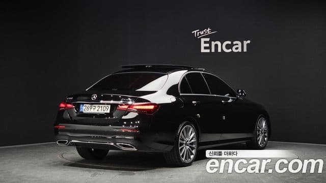 Mercedes-Benz E-Class 2022 — ფოტო 1/20