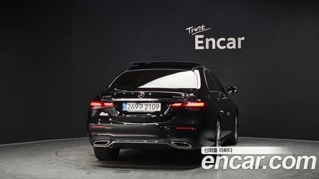 Mercedes-Benz E-Class 2022 — ფოტო 3/20