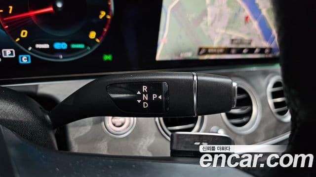 Mercedes-Benz E-Class 2022 — ფოტო 7/20