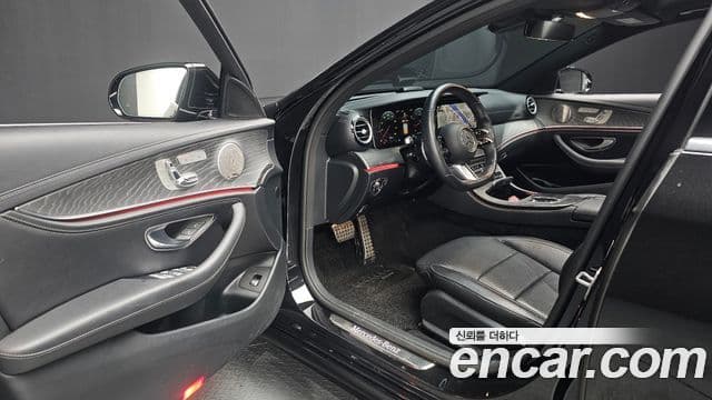 Mercedes-Benz E-Class 2022 — ფოტო 8/20