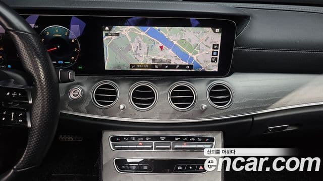 Mercedes-Benz E-Class 2022 — ფოტო 13/20