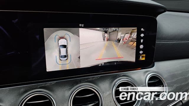 Mercedes-Benz E-Class 2022 — ფოტო 14/20