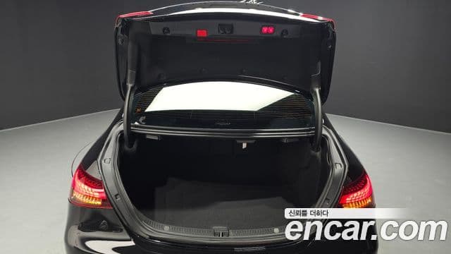 Mercedes-Benz E-Class 2022 — ფოტო 19/20