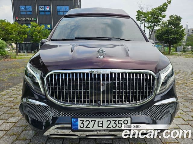 Mercedes-Benz V-Class 2023 — Şəkil 10/20