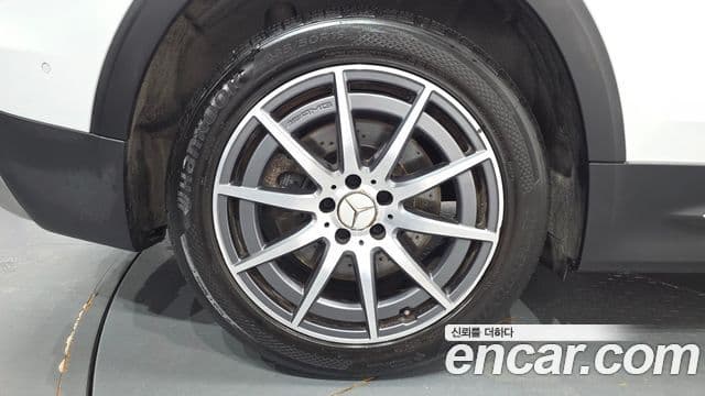 Mercedes-Benz GLB-Class 2021 — ფოტო 4/20