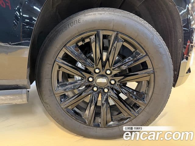 Cadillac Escalade 2023 — Фото 10/20