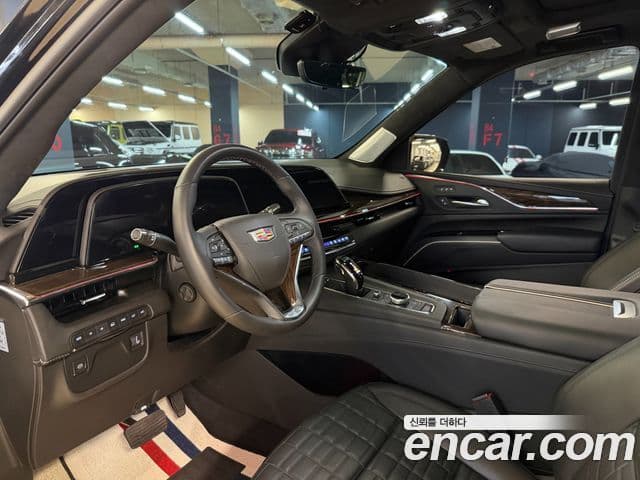 Cadillac Escalade 2023 — Фото 12/20