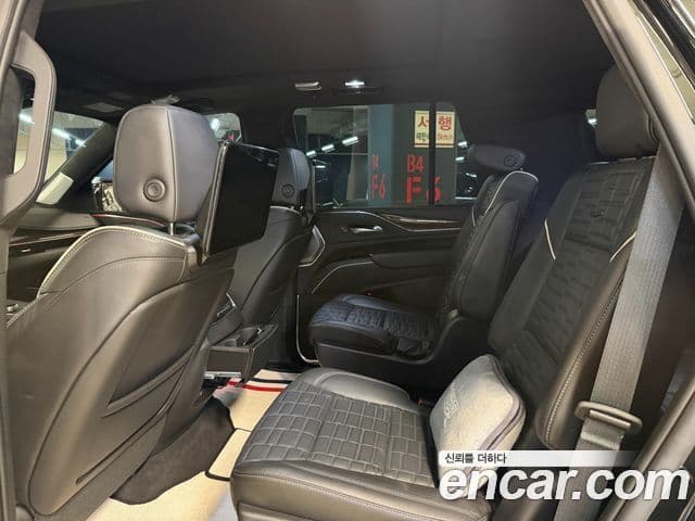 Cadillac Escalade 2023 — Фото 15/20