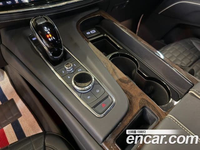 Cadillac Escalade 2023 — Фото 17/20