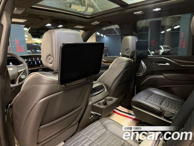 Cadillac Escalade 2023 — Фото 19/20