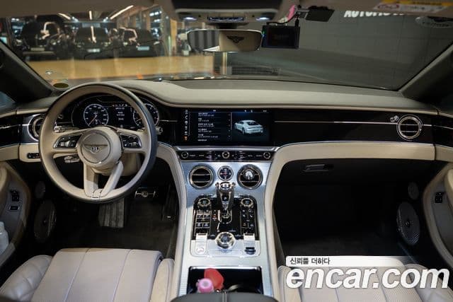 Bentley Continental GT 2021 — ფოტო 4/9