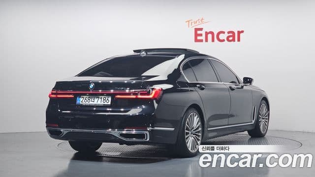 BMW 7 Series 2020 — ფოტო 1/20