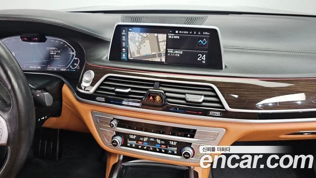 BMW 7 Series 2020 — ფოტო 13/20