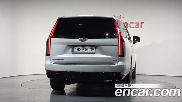 Cadillac Escalade 2023 — Фото 4/20