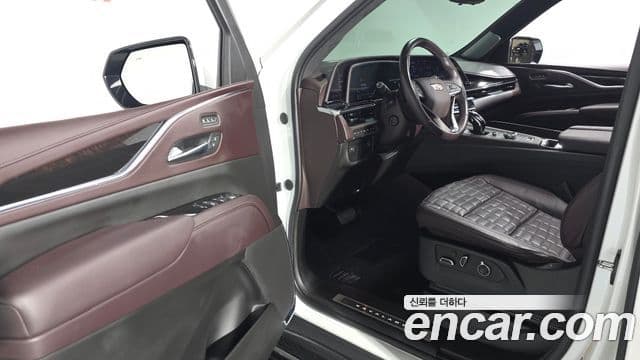 Cadillac Escalade 2023 — Фото 12/20