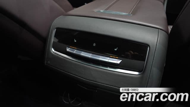 Cadillac Escalade 2023 — Фото 19/20