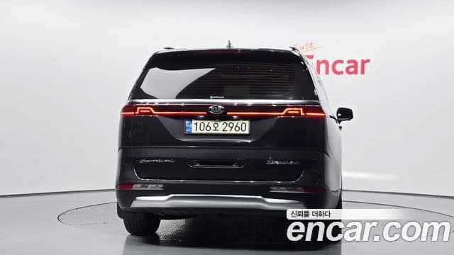 Kia Carnival 2021 — ფოტო 4/20