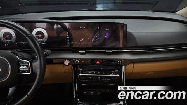 Kia Carnival 2021 — ფოტო 15/20