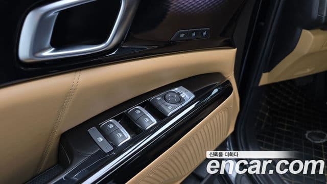 Kia Carnival 2021 — ფოტო 17/20