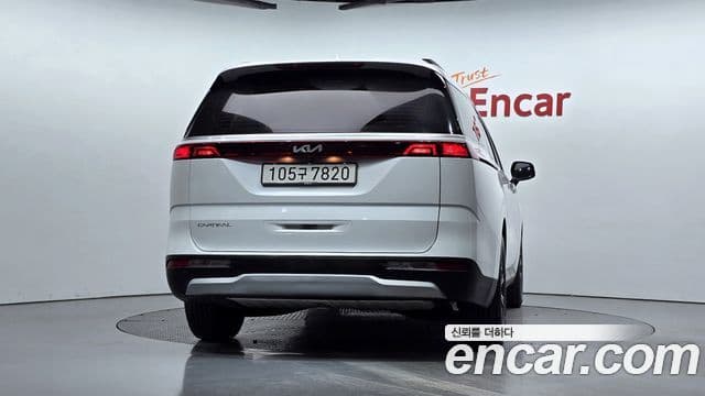 Kia Carnival 2022 — ფოტო 4/20