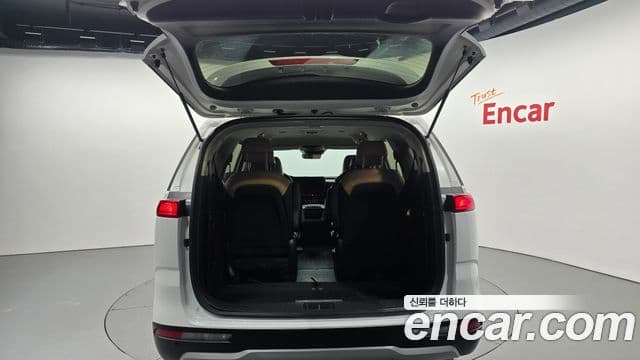 Kia Carnival 2022 — ფოტო 20/20