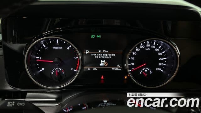 Kia Carnival 2022 — ფოტო 8/20
