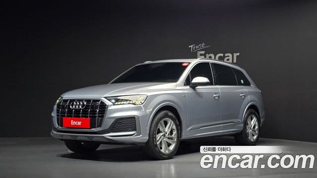Audi Q7 2021 — Фото 1/20