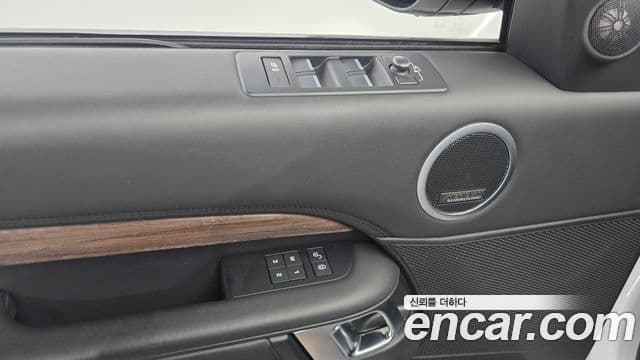 Land Rover Discovery 5 2019 — ფოტო 14/20