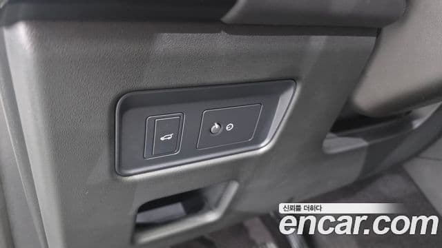 Land Rover Discovery 5 2019 — ფოტო 15/20