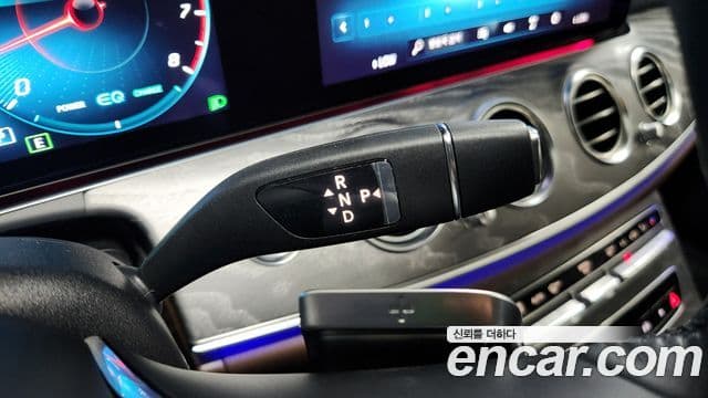 Mercedes-Benz E-Class 2023 — ფოტო 7/20
