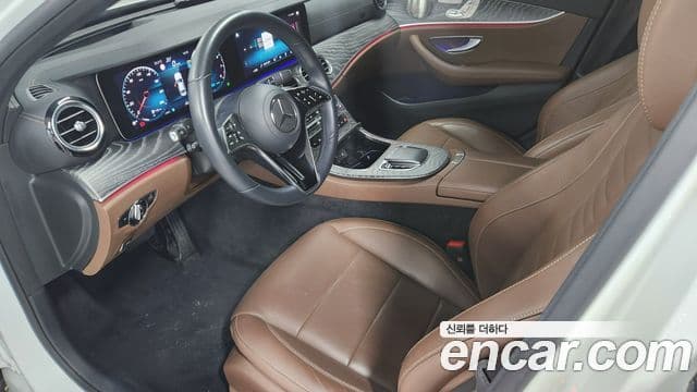 Mercedes-Benz E-Class 2023 — ფოტო 8/20